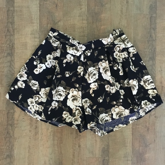 FORA 2-Piece Short Set - Picture 4 of 6